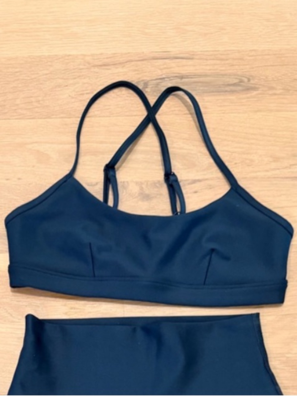 ALO Yoga Airlift Intrigue Bra — Midnight Green
